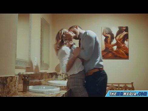 ❤️ Amikor egy bögyös szőke elcsábít egy nyilvános WC-ben Pornó videó at hu.com-full-porner.ru ️